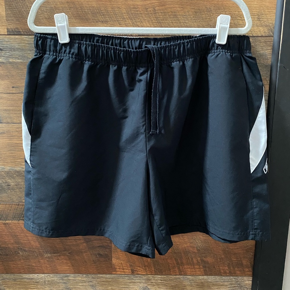 Reebok sports short in XL